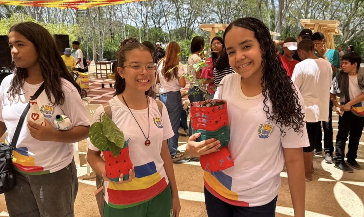 Feira Socioambiental movimentou o Parque da Cidadania neste sábado (10) com exposição de produtos feitos por estudantes da rede pública